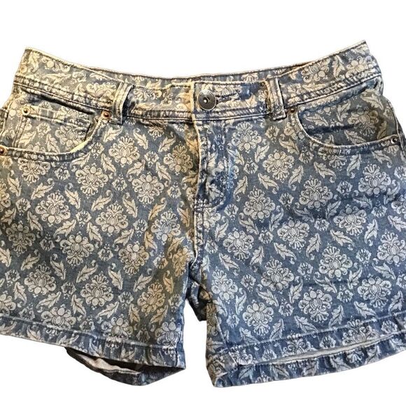 OLD NAVY SHORTS Size 6 - Picture 2 of 6